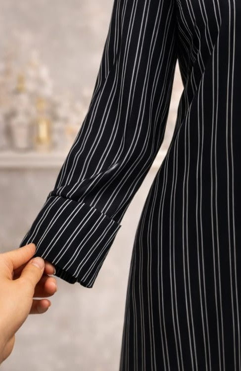 Monochrome Line Abaya